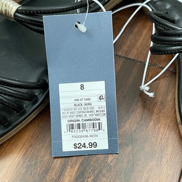 Universal Thread Black Sandals with Silver Accents Size 8 - Picture 2 of 4